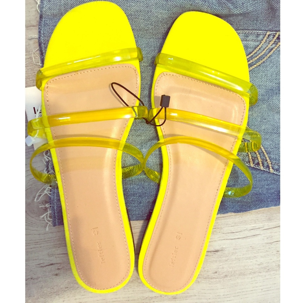 *SOLD* 🔥🔥🔥 Neon Green/Yellow Jellies Sandals 🔥🔥🔥